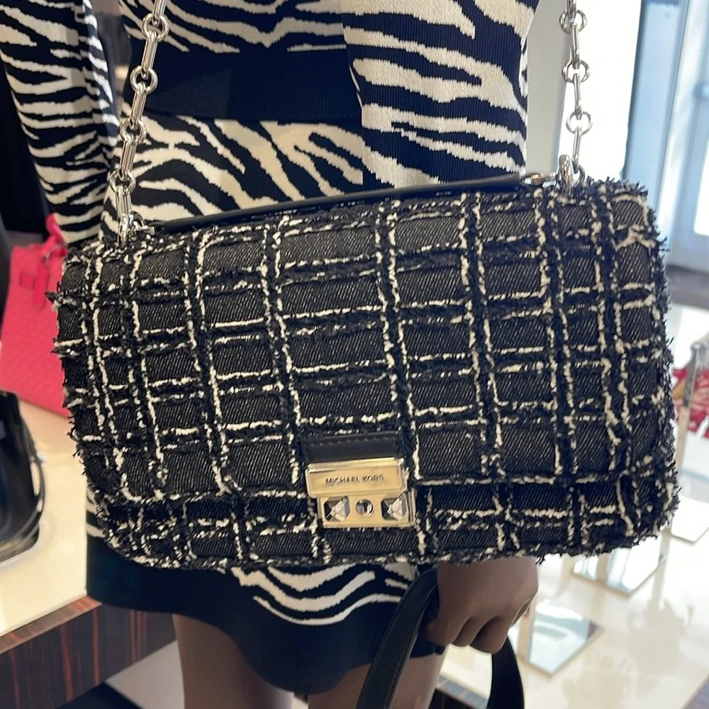 MICHAEL KORS
Tribeca Large Frayed Denim Shoulder Crossbody Bag
NWT - Picture 15 of 16